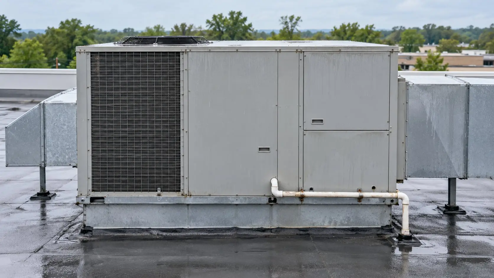 Older rooftop packaged air conditioning unit with connected ductwork